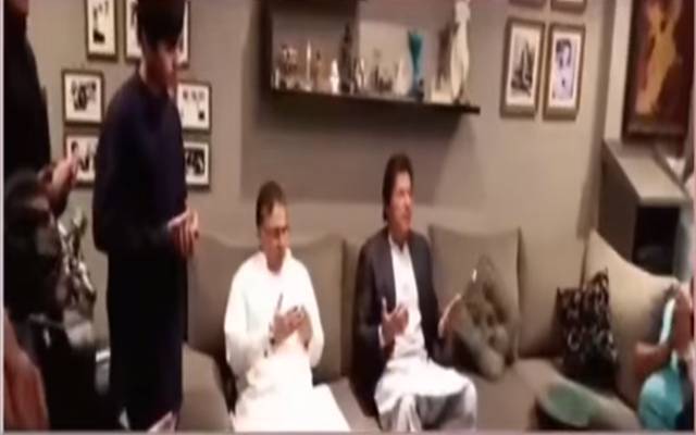 سربراہ تحریک انصاف عمران خان کی سینئر صحافی حسن نثار کے گھر آمد