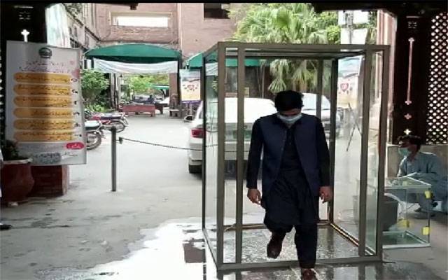 شہریوں کو کورونا وائرس سے محفوظ رکھنے کیلئے جراثیم کش کیبن بن گیا 