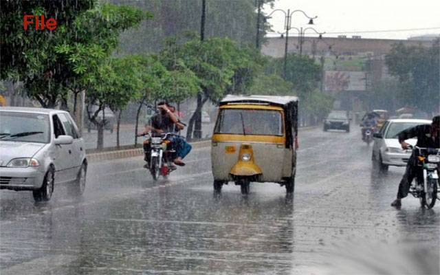 لاہور میں بارش سے موسم خوشگوار، مزید بادل برسنے کا امکان