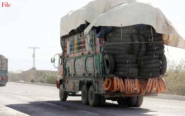 کسٹمز ٹیم پر فائرنگ، اسمگل شدہ ٹائرز کی بھاری کھیپ ضبط کرلی