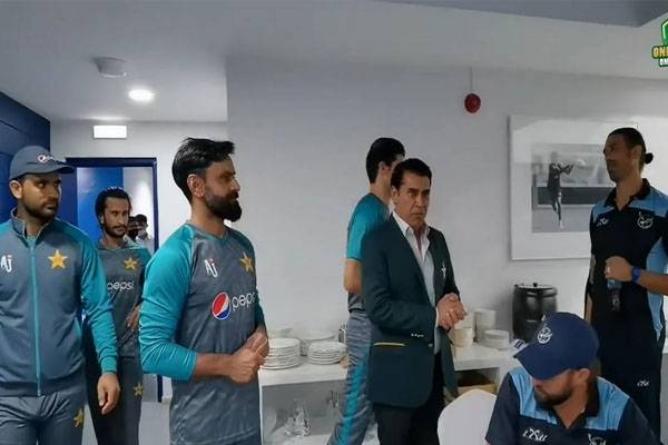 pak team in namebea dressing room