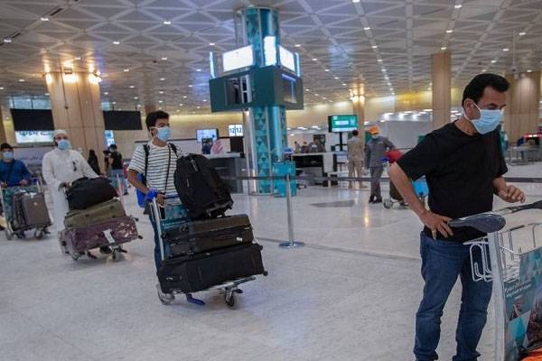 pakistani travellers on airport