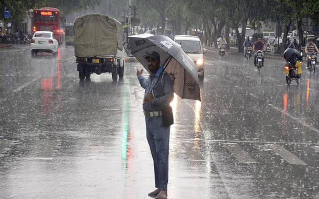 ملک کے مختلف علاقوں میں بادل برسنےسے موسم خوشگوار