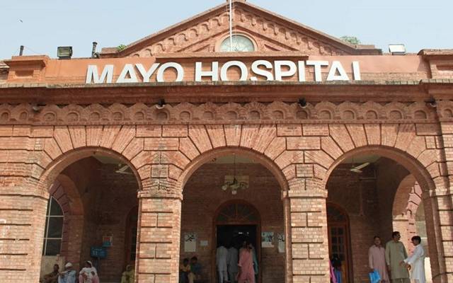  Important lives are in danger due to wrong reporting of dengue test in mayo hospital