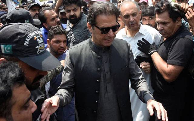 عمران خان توشہ خانہ کیس میں آج پیش نہیں ہوں گے: ذرائع