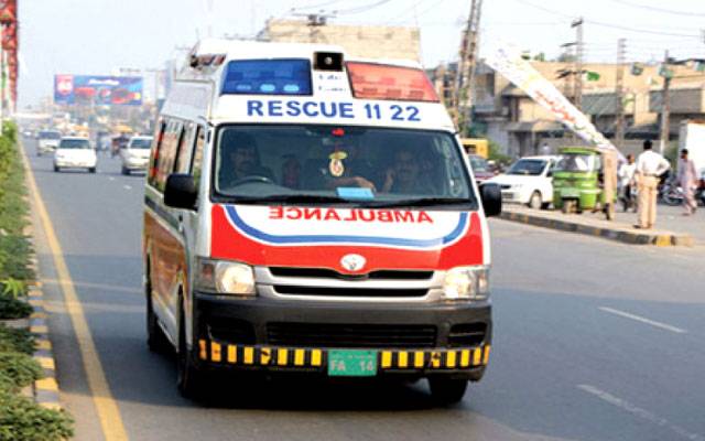 حیدر آباد: مسافر کوچ اور ٹرالر میں تصادم، 5 افراد جاں بحق، 10 سے زائد زخمی