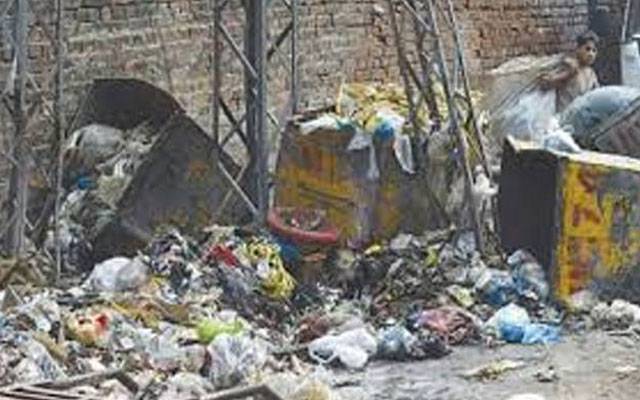 نصیر آباد :علی انسٹیٹیوٹ سے منسلک روڈ سالوں سے تباہ حالی کا شکار ، جگہ جگہ گندگی اور کوڑا کرکٹ کے ڈھیر 