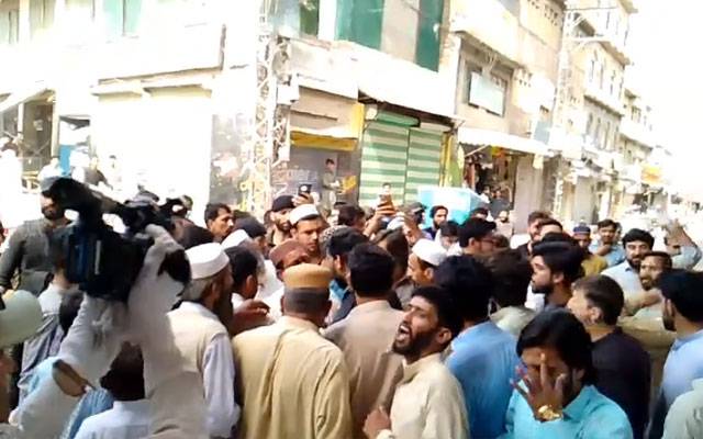  پشاور؛ لوڈ شیڈنگ سے تنگ عوام سڑکوں پر نکل آئی 