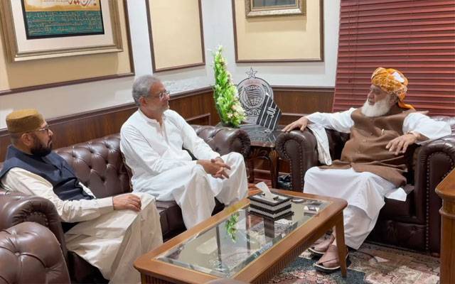 شاہد خاقان عباسی کی مولانا فضل الرحمان سے ملاقات، ملکی و سیاسی صورتحال پر گفتگو 