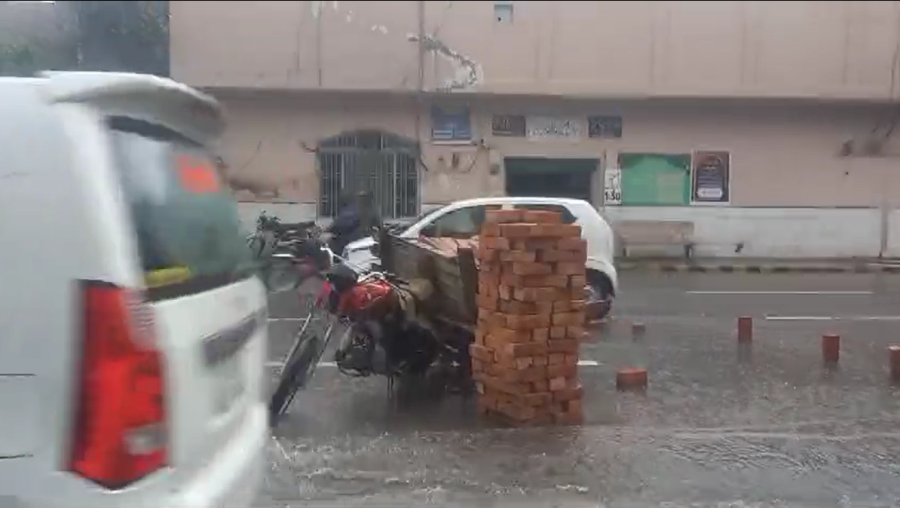 Empress Road rain water, city42 , Lahore rain hazards 