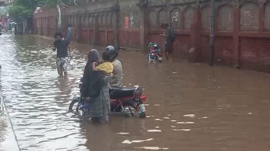 Bibi Pakdaman darbar, Lahore rain, city42, Durand Road, 