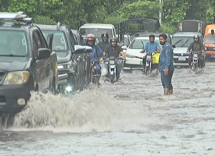 Davis Road Lahore, Rain water hazard, city42, Lahore rains 