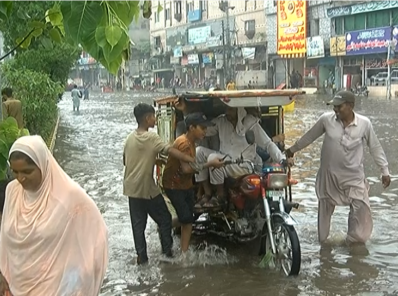 Data Darbar Chowk rain water, urban dranage system, city42, Lahore rain