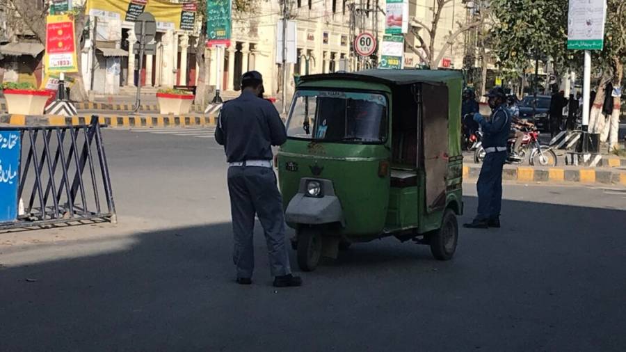 نہ نمبر پلیٹ نہ اوور لوڈنگ کا ڈر،قانون کی خلاف ورزی میں بتدریج اضافہ