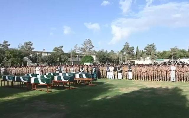 بلوچستان: دہشتگردوں کا مقابلہ کرتے ہوئے شہید ہونیوالے جوانوں کی نماز جنازہ ادا کر دی گئی