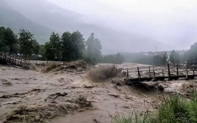  کمراٹ؛ سیلابی ریلے نے تباہی مچا دی، پل بہہ گیا 