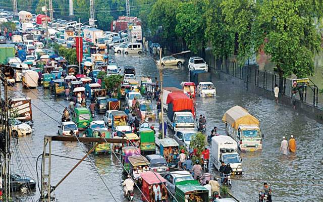 لاہورکےمختلف علاقوں میں بارش، ہر جگہ پانی جمع، شہری پریشان 