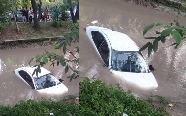 Car Accident , Lahore canal road , traffic rules, under age driving, city42 