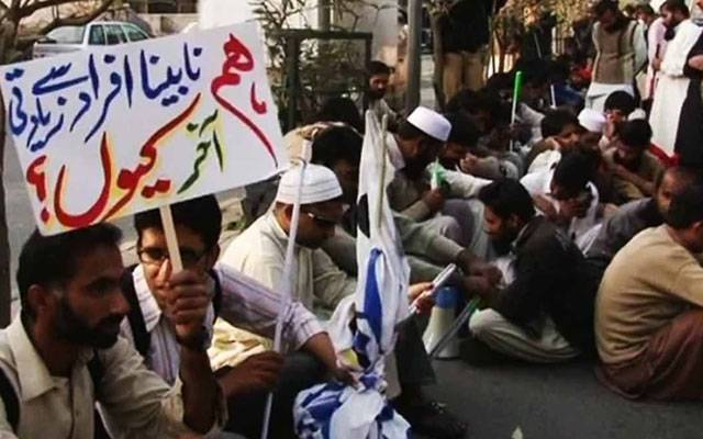 لاہور: نابینا افراد کا دھرنا جار ی،مطالبات کی منظوری تک گھر جانےسے انکار