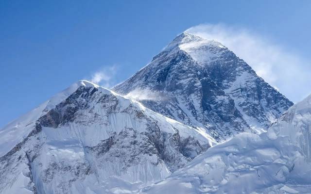 Mount Everest , Hight raising 