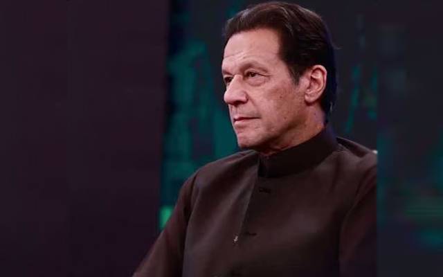 پابندی ختم؟ عمران خان سے ان کی بہن ملاقات کرانے کی ہدایت