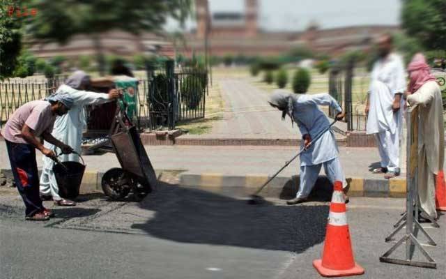 شہر کی سڑکوں کو گڑھوں سے پاک اور ہموار کرنے کا منصوبہ ادھار کی نذر