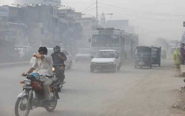 فضائی آلودگی نے پاکستانیوں کی اوسط عمر چار سال کم کردی