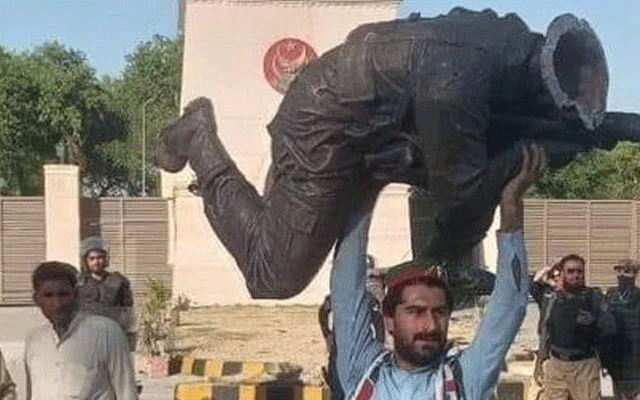 Mardan, Karnal Sher Khan Statue, City42 