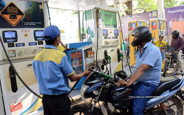 Petrol Pumps will not sell petrol to motorcycle owners without helmets, City42