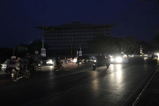 Lahore Electricity breakdown, city42, thunderstorm, Lahore rain's aftermaths , City42 