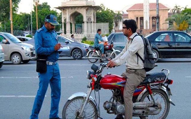  بغیر لائسنس موٹرسائیکل سواروں کیلئے کریک ڈاؤن مزید سخت کرنے کا حکم 