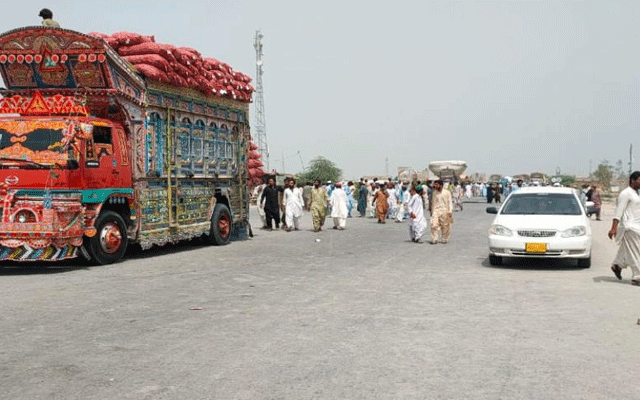  تنگوانی میں مغویوں کی بازیابی کیلئے بگٹی برادری کا احتجاج، انڈس ہائی وے بلاک