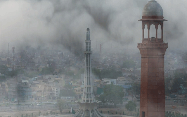 لاہور کی فضا بدستور آلودہ، اے کیو آئی 300 کی سطح سے نیچے نہ آسکا